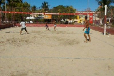 Praça de São Cristóvão, em Cabo Frio, sedia Torneio de Futevôlei das Estrelas