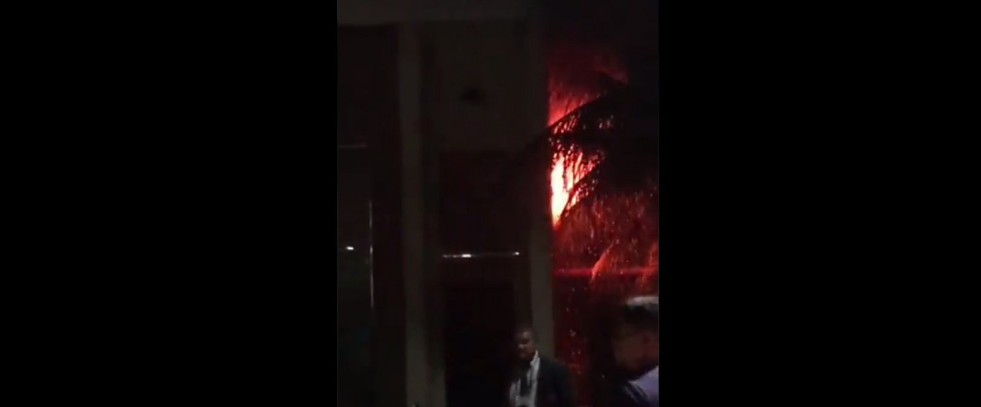 Casa de ex-atacante de Botafogo e Fluminense pega fogo em Fortaleza