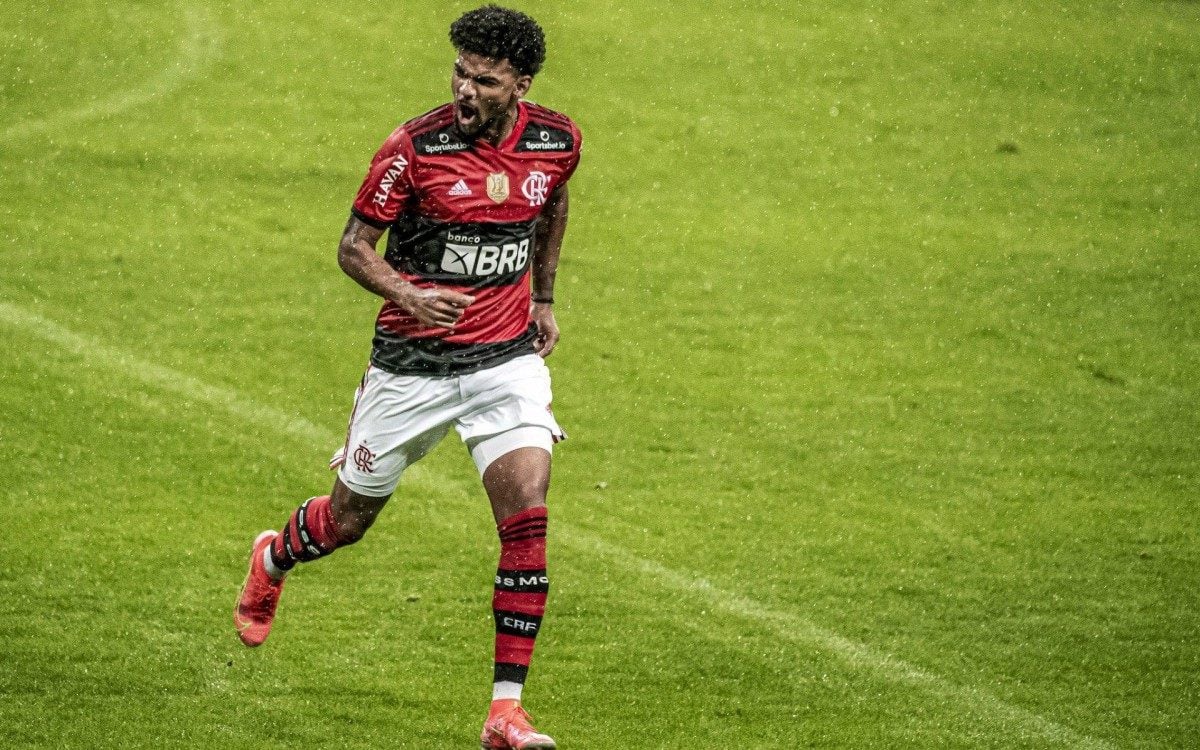 Bruno Viana marca primeiro gol com a camisa do Flamengo