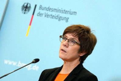 Alemanha conclui operação de retirada em Cabul, diz ministra da Defesa 