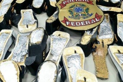 Mulher é presa no aeroporto de Fortaleza após esconder cocaína em tamancos