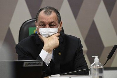 'Ninguém vai votar absolutamente nada com estômago', afirma Aziz