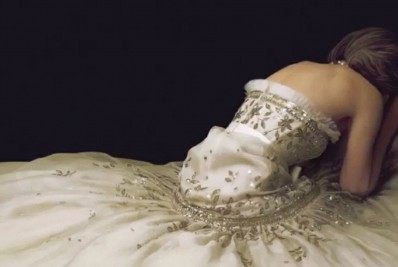 Kristen Stewart aparece como Princesa Diana em pôster de filme