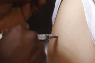 Justiça nega pedido do MP para publicação de lista com nome de vacinados contra a covid-19 no Rio