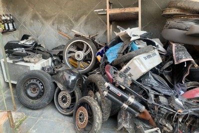 Polícia Civil estoura desmanche de veículos em São Gonçalo; dois homens foram presos na ação