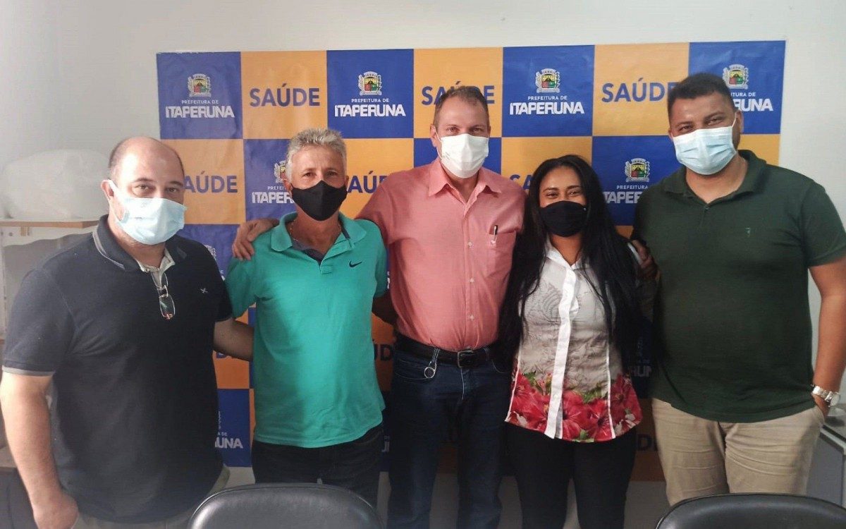 Secret&aacute;rio Municipal de Sa&uacute;de, Marcelo Ferreira, reuniu-se com o coordenador Administrativo da Urg&ecirc;ncia Emerg&ecirc;ncia; al&eacute;m do subprefeito de Raposo; e os coordenadores administrativo e de enfermage da Unidade B&aacute;sica de Sa&uacute;de (UBS/P. U.) de Raposo.