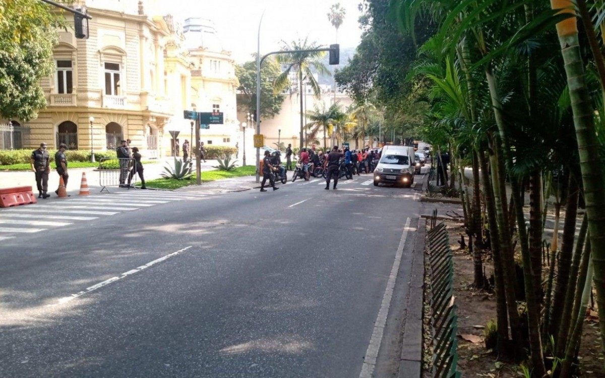 Motociclistas fazem protestos pela Zona Sul do Rio