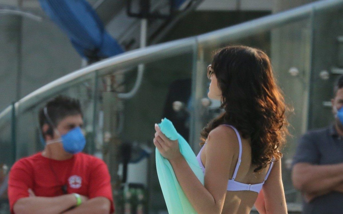 Bruna Marquezine participa de grava&ccedil;&atilde;o em hotel de S&atilde;o Conrado, na Zona Sul do Rio