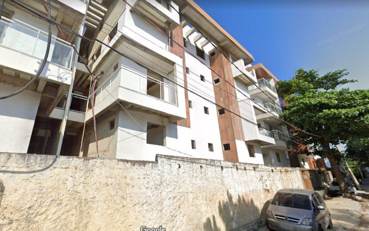 Prédio ameaça cair no Recreio dos Bandeirantes