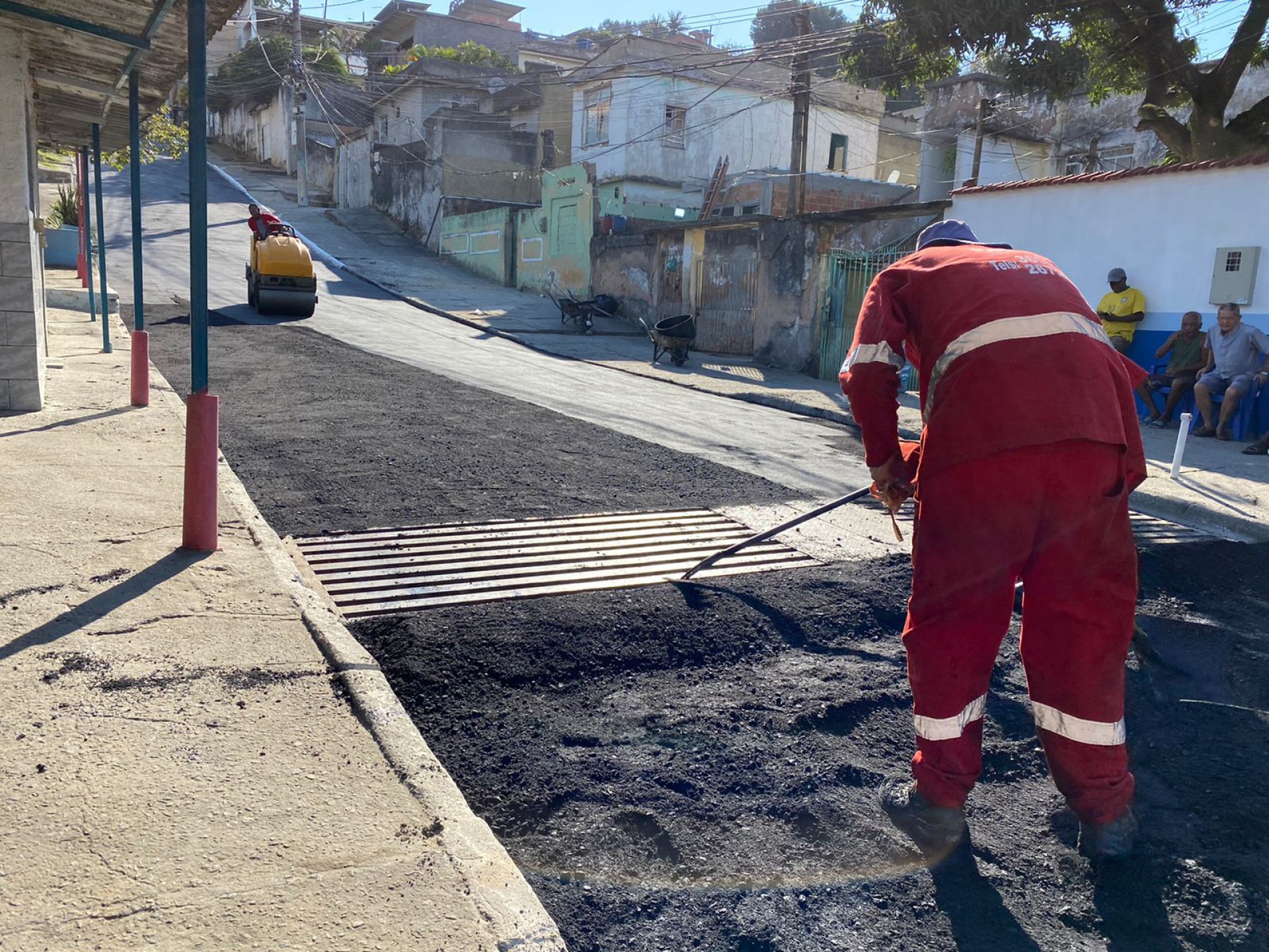 Obras De Drenagem E Pavimentação São Realizadas Em Diversos Bairros De