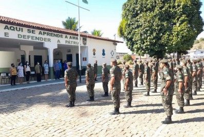 Comemoração do Dia do Soldado inclui atividades cívicas realizadas pelo TG 01-014 com crianças