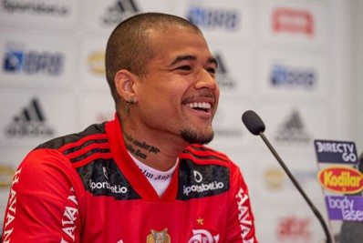 Kenedy fala sobre possível duelo com o Chelsea e enaltece Flamengo: 'Time grande'