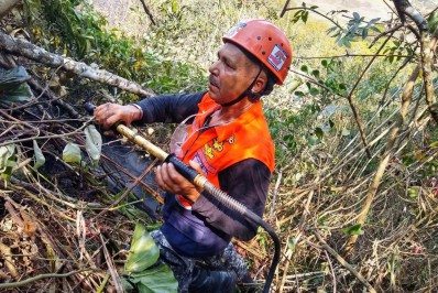 Incêndio florestal no Vale dos Frades mobiliza Defesa Civil de Teresópolis e brigadistas