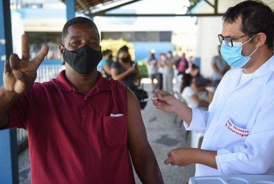 Repescagem: Campos libera 1.185 vagas para vacinação noturna contra a Covid-19 no fim de semana