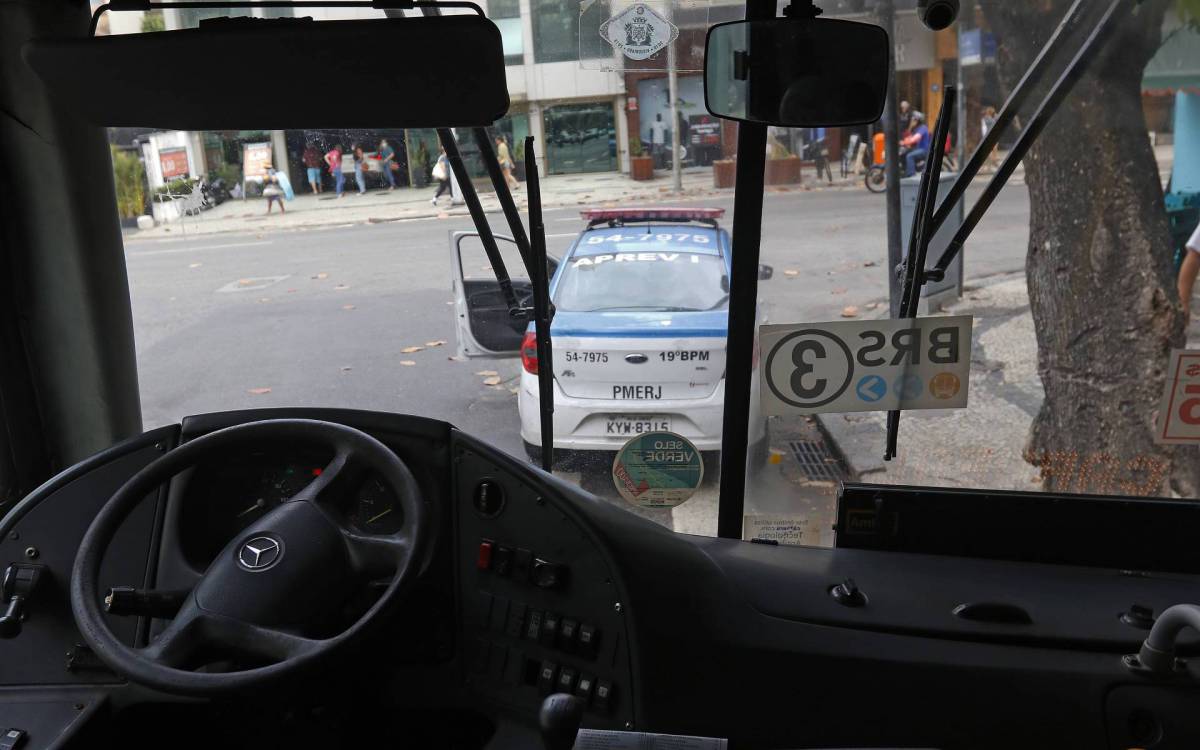 Nas &uacute;ltimas semanas, &ocirc;nibus foram depredados no fim do dia  - Reginaldo Pimenta / Ag&ecirc;ncia O Dia