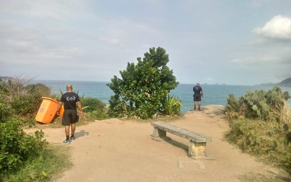 Neste sábado (28) foram aplicadas 98 multas, apreendidos 244 produtos que estavam sendo comercializados irregularmente - Divulgação/Prefeitura do Rio