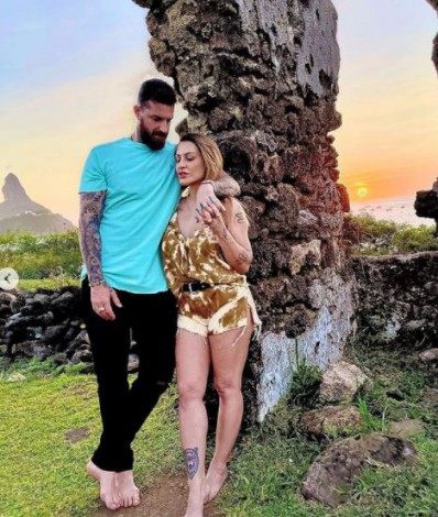 Cleo e o marido Leandro D'lucca em lua de mel - Reprodução