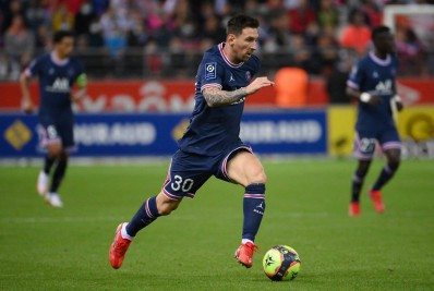Messi estreia, entra no lugar de Neymar e PSG vence com gols de Mbappé