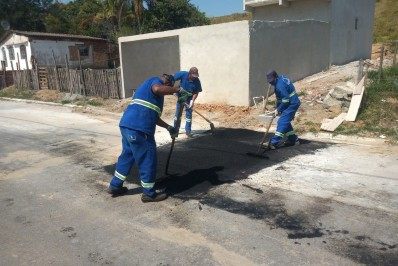 Prefeitura realiza operação tapa-buracos e recapeamento asfáltico no Freitas Soares