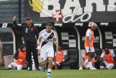 Depois de desabafo, Andrey comemora vitória e boa atuação do Vasco