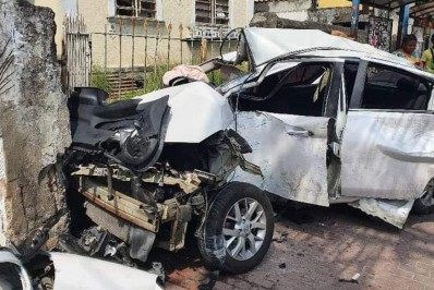 Grave acidente de carro mata jovem e deixa três pessoas feridas em São Gonçalo