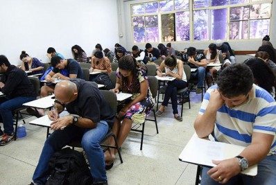 Alerj vota criação de auxílios para universitários