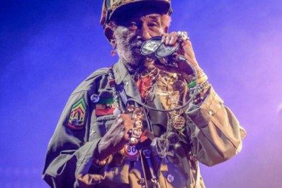 Morre Lee 'Scratch' Perry, lenda do reggae e dub 
