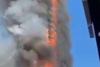 Vídeo: incêndio atinge edifício de 20 andares em Milão