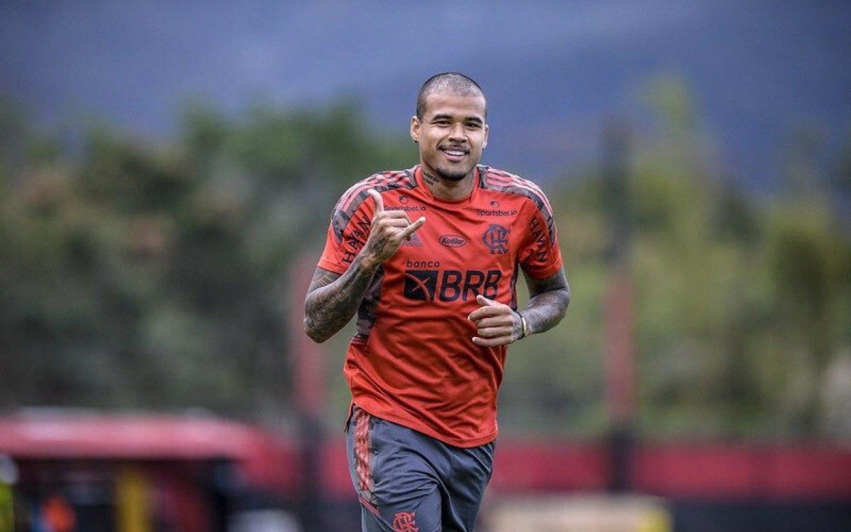 Kenedy realizou primeiro treinamento pelo Flamengo no Ninho do Urubu