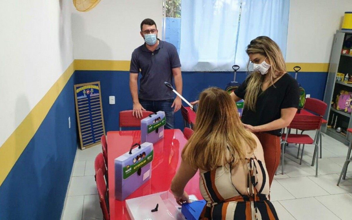 O prefeito Renato Cozzolino e a primeira-dama Lara Torres foram conferir as instala&ccedil;&otilde;es.