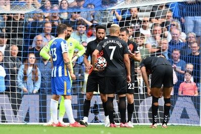 Richarlison explica briga com companheiro para cobrar pênalti: 'Esperei três anos'