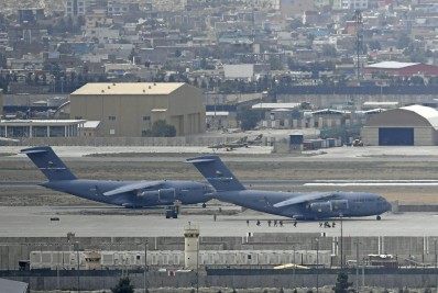 Afeganistão volta a conceder passaportes, dando chance para quem quer emigrar