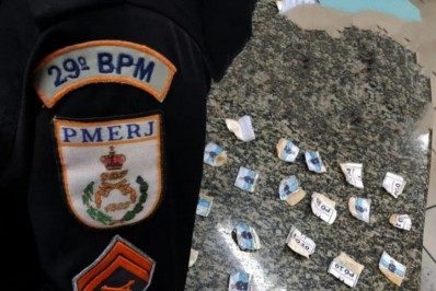 29° BPM desenterra cocaína escondida em campinho de futebol