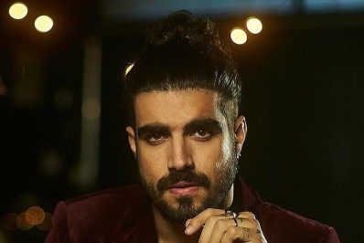 'Deus não tarda e nem falha', diz Caio Castro