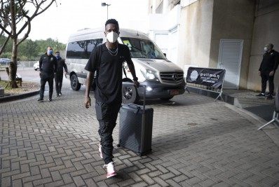 Gabigol e jogadores de clubes espanhóis se apresentam à Seleção