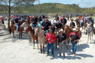 Cavalgada marca fim de semana em Arraial do Cabo