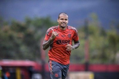 Flamengo registra primeiro dia do atacante Kenedy no Ninho do Urubu
