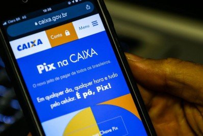 Pix se torna o segundo meio de pagamento mais utilizado no país, aponta CNDL/SPC Brasil