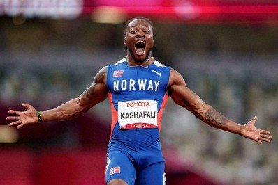 Refugiado se emociona após título e recorde nos 100m nas Paralimpíadas: 'Pedia esmola na rua'