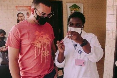 Cabo Frio vacina jovens de 13 a 16 anos contra a COVID-19