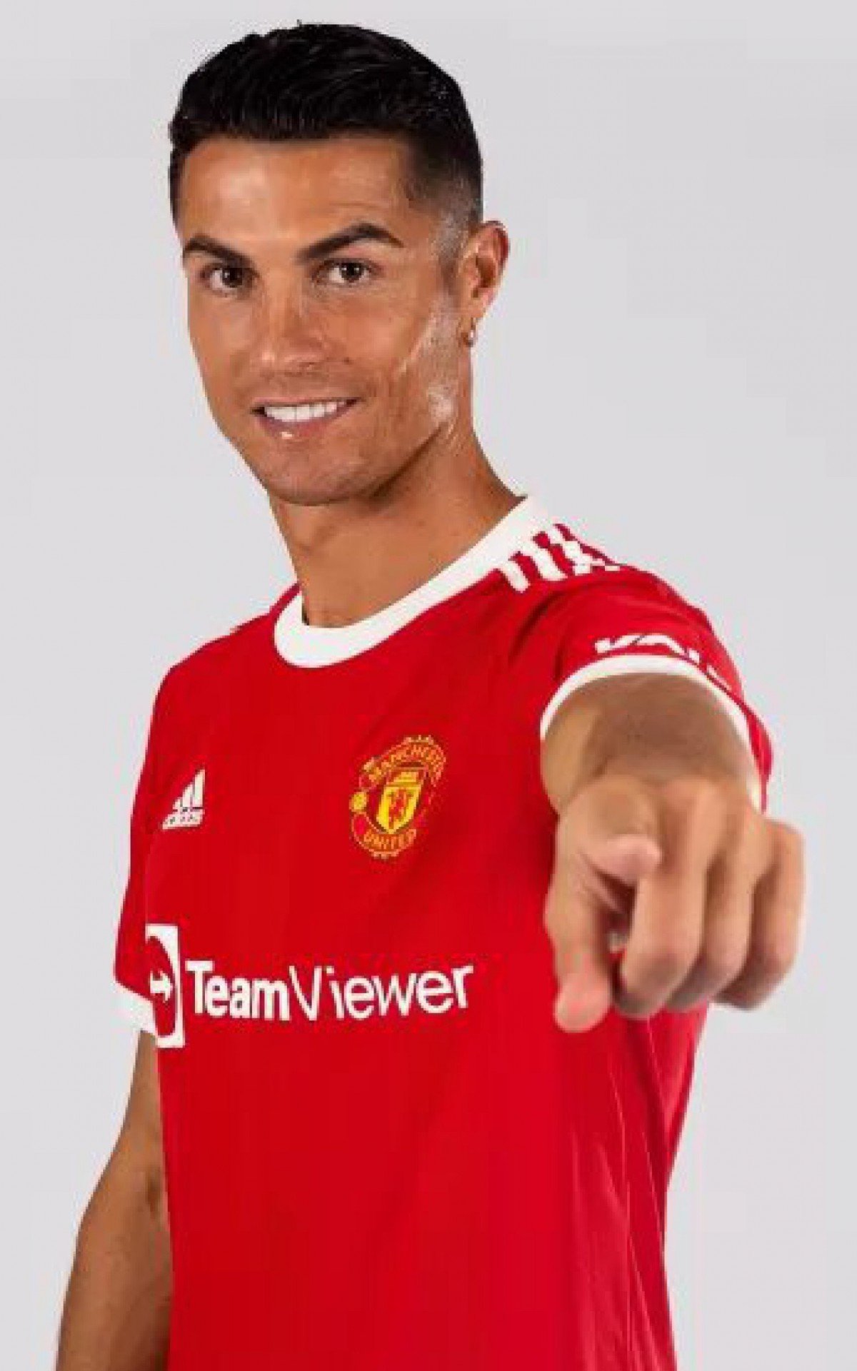Manchester United registra Cristiano Ronaldo com uniforme e destaca