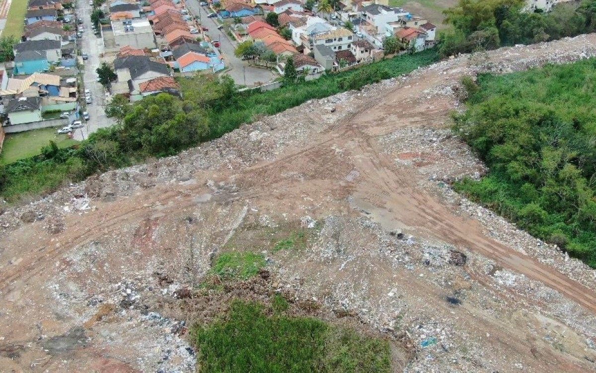 Área usada como lixão seria aterrada - Divulgação