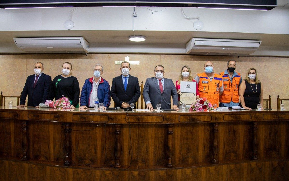 Profissionais de sa&uacute;de s&atilde;o homenageados em Duque de Caxias