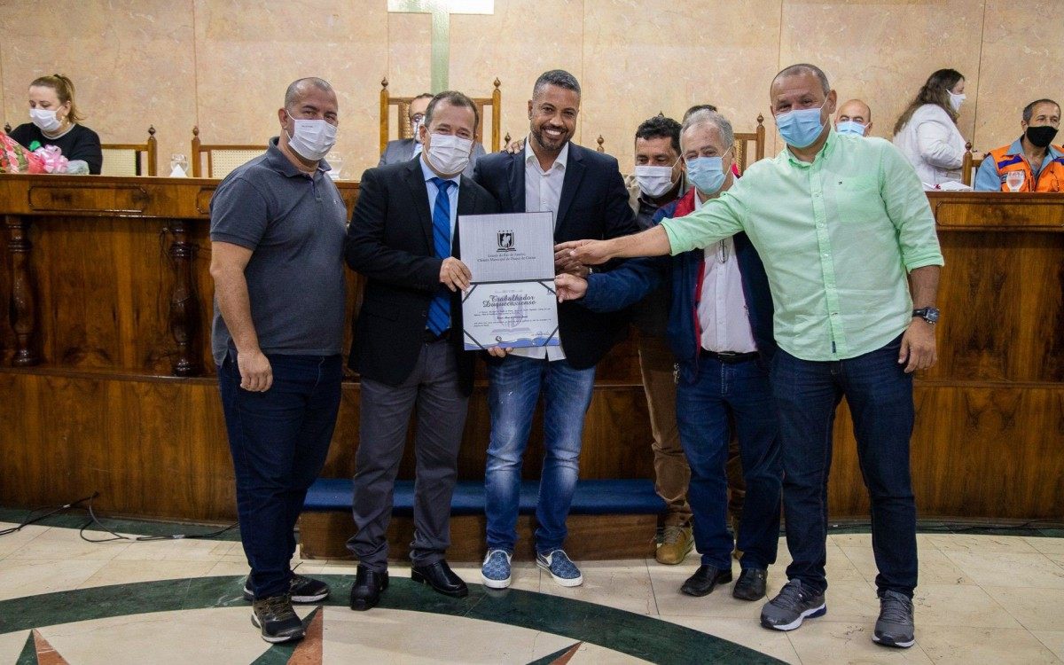 Profissionais de sa&uacute;de s&atilde;o homenageados em Duque de Caxias