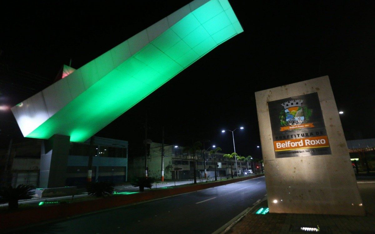 A partir das 18h30h, o p&oacute;rtico de entrada da cidade, receber&aacute; uma ilumina&ccedil;&atilde;o especial, na cor verde