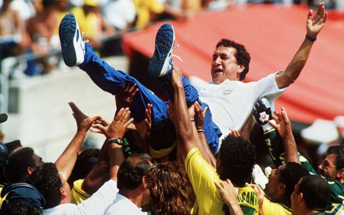 Parreira na conquista do treta da sele&ccedil;&atilde;o brasileira em 1994 - Foto: Divulga&ccedil;&atilde;o/AFP