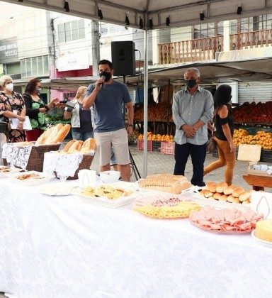 Café da manhã oferecido aos feirantes em Bacaxá - STHIVYNN MR