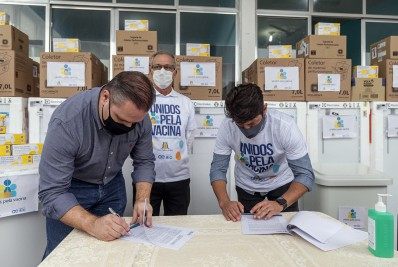 São Gonçalo recebe doação de dois mil insumos para campanha de vacinação