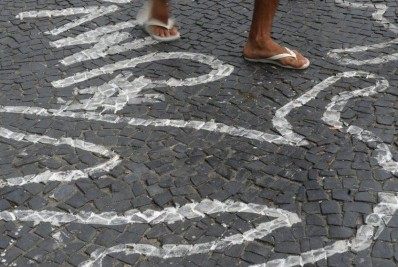 Negro tem 2,6 vezes mais chances de ser assassinado no Brasil, aponta Atlas da Violência