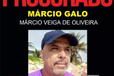 Marcio Galo se entrega na delegacia de Cabo Frio